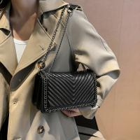 Elegante Bolso de Hombro de Cuero Sintético con Aretes Bolso de Lapa en Forma de V para Mujeres - details 1