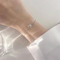 Pulsera de Plata Esterlina Diseño de Torsión de Línea Geométrica Doble Nudo - details 3