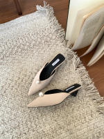 Baotou media zapatillas de las mujeres desgaste nueva perla puntiaguda hermosa boca en V tacón grueso moda perezoso - details 3