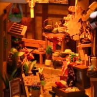 Estante de madera para libros, miniatura de casa de bosque con luciérnagas, casa de muñecas con animales, sujetalibros, juguete para adultos y niños, regalo. - details 6