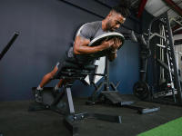 Titan Fiess Roman Chair Back Extension hine, Banco de hiperextensión, Acolchado suave y duradero, Plataforma antideslizante, Altura ajustable, - details 1