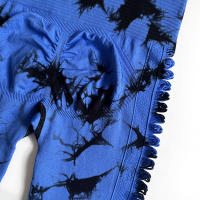 Leggings deportivos de tie dye con abertura escalonada lado inconsútil - details 4