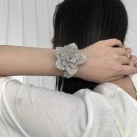 Brazalete de flores brillantes, cadena para el brazo, brazalete ajustable con diamantes de imitación, pulseras de aleación de cristal, brazalete de flores para la parte superior del brazo, para fiesta - details 8