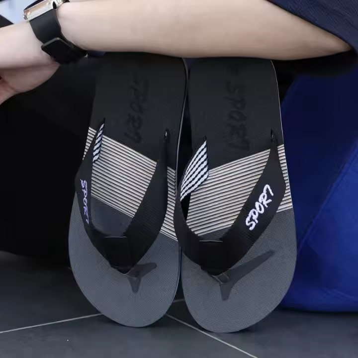 Zapatillas de hombre informales a la moda para interiores, zapatillas de inglete con Clip de verano, zapatos transpirables para hombre, sandalias de bloque de Color para el hogar, talla 40-47, novedad de 2024 - 1