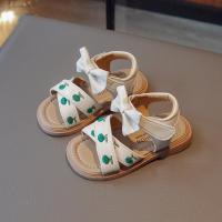 Sandalias para niños y niñas 2025 nuevos zapatos de princesa de moda suela suave zapatos de playa para niños medianos y pequeños zapatos de verano para niños bordados - details 3