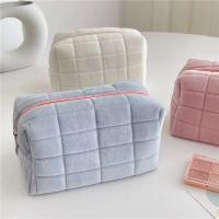 Bolsa de almacenamiento de cosméticos de piel sólida para mujer, organizador de maquillaje con cremallera, bolso de papelería, estuche para lápices, artículos de tocador de viaje - details 15