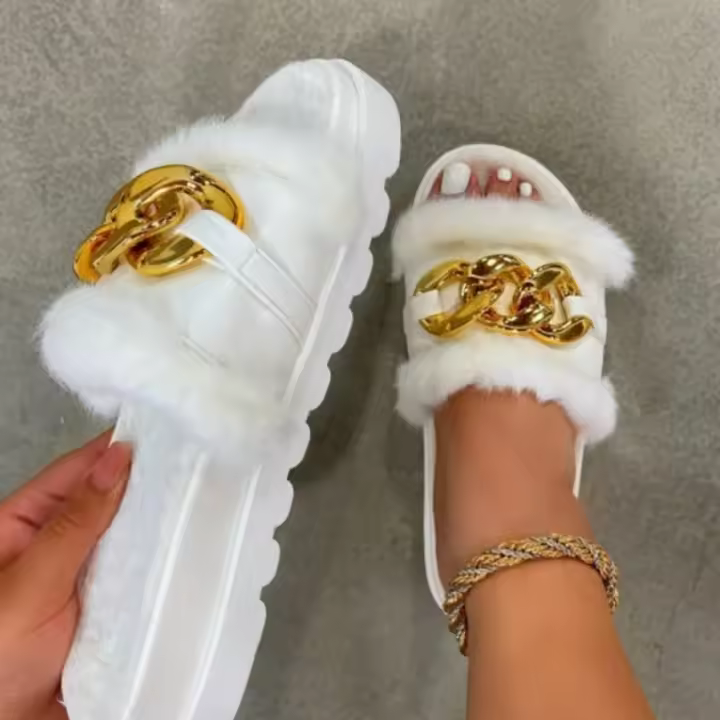 Pantuflas de otoño/invierno para mujer, nuevas pantuflas de lujo con hebilla de metal, pantuflas peludas con cadena, sandalias para el hogar, pantuflas de moda. - 1