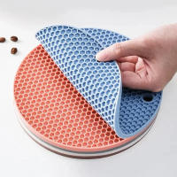 Tapetes prácticos en forma de panal, salvamanteles de silicona resistentes al calor, protegen tus encimeras con este elegante mantel individual - details 0
