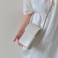 Bolso cruzado magnético de moda para mujeres Diseño vertical elegante Mini bolso de hombro de cuero PU Diseño minimalista para el teléfono - details 26