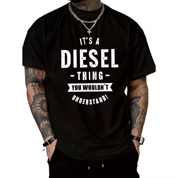 Camiseta casual de manga corta para hombre con llamativo estampado «It's a Diesel Thing» - 100% algodón, ligero 180 g/m², corte regular, cuello redondo, cómoda camiseta de verano para ropa casual y regalos, tejido de textura suave. - 1