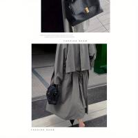 Bolso de mano de piel sintética negra de gran capacidad para mujer: elegante bolso de viaje de alta gama con opción cruzada, cierre de cierre de beso y detalles cosidos - details 4