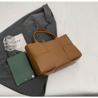 Bolso de mano para mujer, nuevo bolso de hombro premium de gran capacidad, tejido versátil para llevar debajo del brazo. - details 24