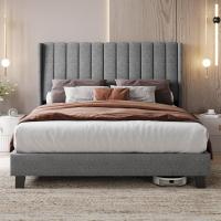 Cama tapizada con cabecera a rayas con alas de láminas de madera y metal, cama matrimonial color beige. - details 20