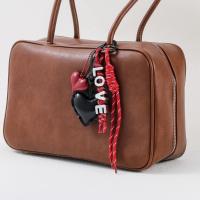 LLavero de cuerda de cuero con forma de corazón de PU, llaveros de coche de cuerda trenzada hechos a mano con letras inglesas, colgante de bolsa de cuerda de amor antipérdida de estilo coreano - details 9