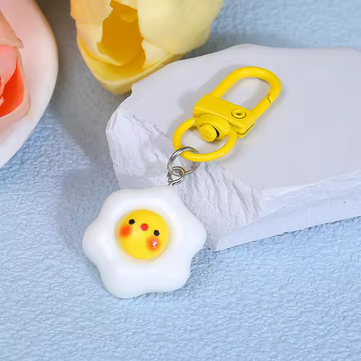 Llavero de queso en forma de huevo, lindo accesorio de resina para mochila de estudiante, pequeño regalo para novia o pareja. - 1