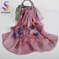 BYSIFA 4 momme Bufanda larga de seda 100% para mujer Elegante diseño de flor de magelia rosa púrpura Gasa de verano Mantón de protección solar ultralargo Envolturas de playa para cubrir con embalaje de regalo - details 8