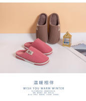 Nuevas zapatillas de algodón para mujer, gruesas, antideslizantes, para el hogar, interior, cálidas, de felpa, para parejas, de pelo, para otoño e invierno, de algodón, para hombre. - details 11