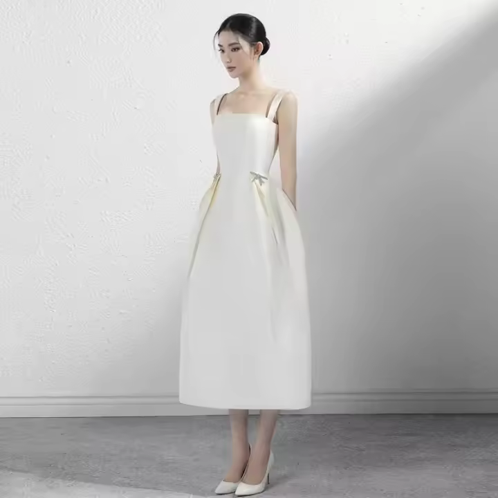 Elegante Vestido de Noche de Satén Blanco Diseño Francés Nicho Ideal para Banquetes y Fiestas de Cumpleaños Pode Ser Visto con Traje Formal - 1