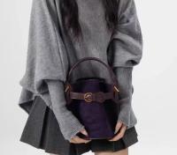 Bolso bandolera de hombro de terciopelo púrpura de alto grado de nicho - details 6