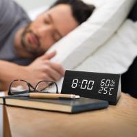 Reloj Digital creativo, pantalla LED electrónica de madera, detección de temperatura y humedad, despertador para dormitorio - details 0