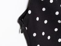 Ropa de mujer europea y americana falda corta de vestido de hombro inclinado de lunares de moda suave - details 6