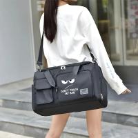 1 pieza, bolso de viaje de un solo hombro con estampado de patrón Don't Touch My Bag, bolso cruzado de gran capacidad para hombres y mujeres, correa de hombro ajustable, plegable y liviana, adecuado para uso en gimnasio, deportes, viajes y personas mayore - details 1