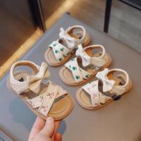 Sandalias para niños y niñas 2025 nuevos zapatos de princesa de moda suela suave zapatos de playa para niños medianos y pequeños zapatos de verano para niños bordados - details 2