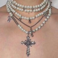 Collar de perlas en capas Collar apilado de perlas de cruz gótica para mujer - details 4