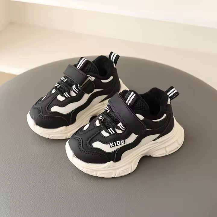 Invierno nuevos zapatos deportivos de terciopelo zapatos de algodón cálidos niños y niñas estudiantes antideslizantes zapatos de papá de suela blanda versión coreana marea - 1