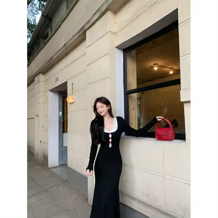 150 Vestido tubo pequeño de estilo francés con temperamento, ropa interior negra de manga larga, vestido ajustado por el trasero para mujer, Otoño e Invierno - 1