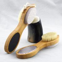 Cepillo de Cuidado de Pies Multifuncional 4 en 1 con Mango de Madera Removedor de Callos y Piel Muerta Exfoliador de Metal - details 1