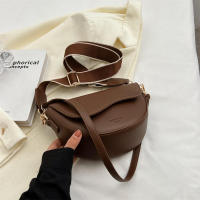 Pequeño bolso de cuero de PU para mujer, bolso de hombro tipo bandolera de diseñador vintage con solapa, de moda - details 12