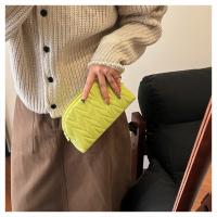 Hilo de bordado de indentación pequeña bolsa de cosméticos nueva bolsa de almacenamiento de cosméticos de lavado portátil para mujer - details 34