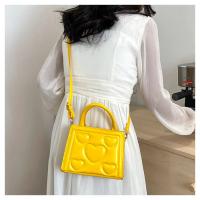 1 bolso elegante de color sólido para mujer con correa desmontable - Diseño con patrón de corazón, perfecto para regalo del Día de San Valentín, disponible en magenta, blanco, negro, verde, amarillo - details 6