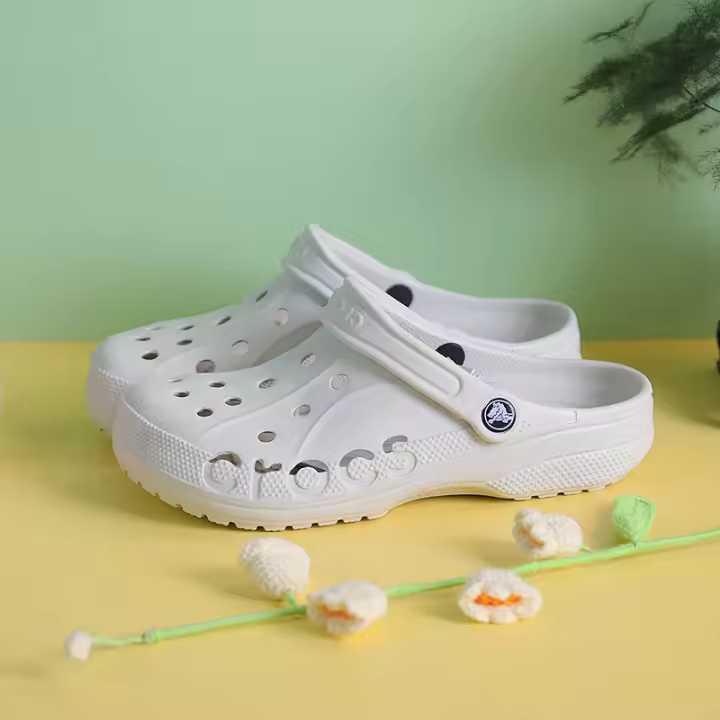 Cross, Classic Mega Crush Clog, Zapatos de Mujer, Sandalias de Playa Transpirables Antideslizantes y Resistentes al Desgaste - 1