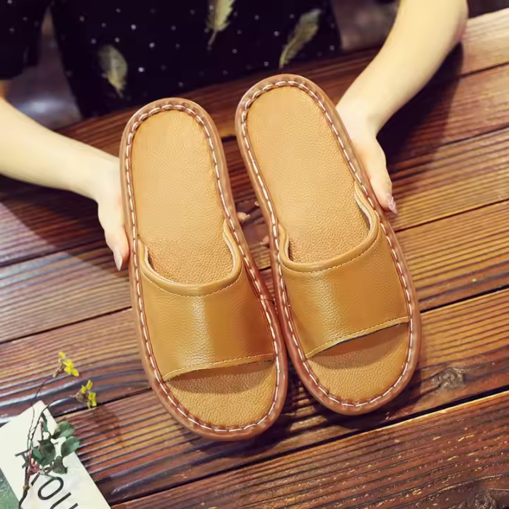 Casa antideslizante fondo suave salón de belleza piso de madera interior color sólido zapatillas de cuero para hombres y mujeres - 1