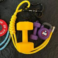 Mini colgante de la serie Fitness con hebilla en forma de D, llavero con placas de barra coloridas, pesas rusas creativas - details 9