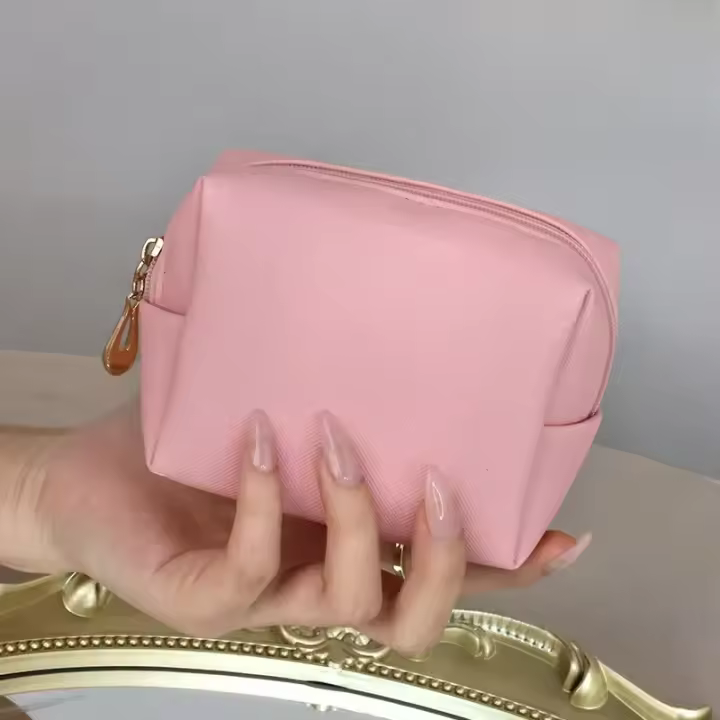 Bolsa de Maquillaje Impermeable de Cuero PU Color Sólido, Tamaño Pequeño, Ideal para Viajes - 1