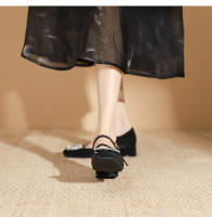 Zapatos de mujer con tacón bajo y hebilla plana - details 15