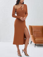 Las mujeres cortan irregularmente faldas delgadas hombros inclinados moda cuidadosa vestidos de hombro expuestos - details 3
