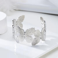 Pulsera ancha abierta de mariposa y flor hueca de acero inoxidable de alta calidad, brazaletes ajustables chapados en oro, joyería para mujer - details 8