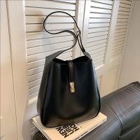Elegante bolso de mano acolchado, bolso de hombro de gran capacidad para mujer con correa ajustable, cierre magnético, forro de poliéster, incluye bolsa práctica y correa para la muñeca - Negro/Rojo, bolso de hombro diario |   Bolso estilo vintage |   Her - details 2
