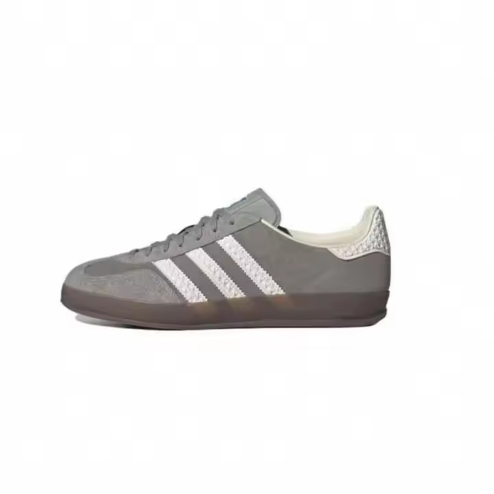 Zapatilla de Moda para Mujer Buroalma Gazelle Piel Genuina, Tres Rayas Doradas, Pluma de Nube Gris, Interior de Textil, Suela de Plástico - 1