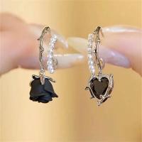Pendientes largos elegantes con borlas de rosas rojas francesas, adecuados para mujer, colgante de circonita con temperamento R, joyería para fiestas y bodas - details 15