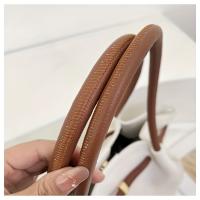 Bolso de Mano Minimalista Elegante Cierre Magnético, Espacioso para Trabajo y Eventos Formales - details 12