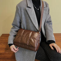Bolso de hombro de gran capacidad para mujer, bandolera acolchada de diseño de lujo, a la moda, a cuadros, para axila - details 9