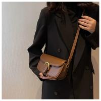 Bolso bandolera elegante de inspiración francesa para mujer: negro elegante, cierre de hebilla, forro de poliéster, accesorio de moda para hombro y axila, lindo bolso de hombro - details 4