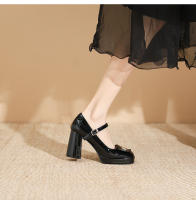 Zapatos de punta cuadrada con tacón grueso y tacón alto plano con hebilla de flor pequeña - details 12
