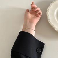 Pulsera minimalista con corazones pequeños para mujer, cadena chapada en oro de acero inoxidable, regalo de joyería de moda para estudiantes - details 2