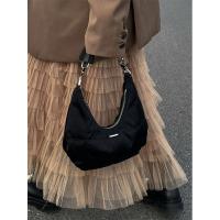 Nuevo negro retro día soleado bolsa de nube oscura diseño de nicho casual moda hombro axila bolsa - details 3